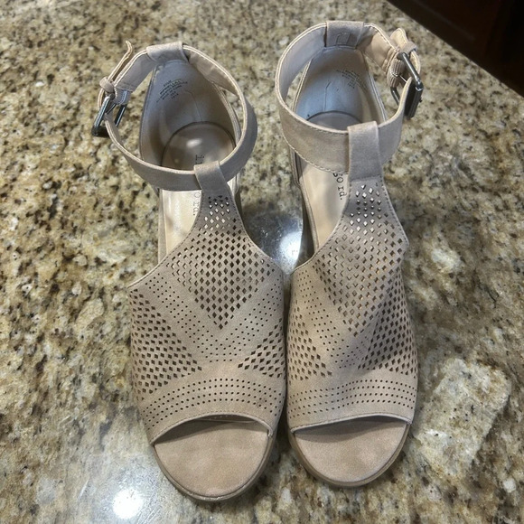 Indigo Rd Beige Open Toe Heels - Picture 2 of 7